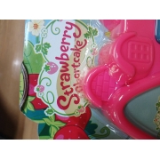 Strawberry Shortcake:  สตรอเบอรี่ ช็อทเค้กกับช่วงเวลาแสนพิเศษ + กระดานเขียน **รบกวนเลื่อนดูสภาพหนังสือก่อนการสั่งซื้อ**